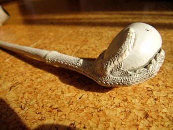 A bird of prey's talons holding an egg. The pipe was made in Onnaing in the North of France, famous in the 19th century for its faience and clay industry