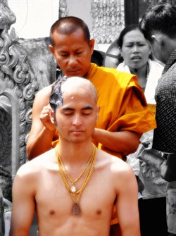 A novice has his head shaved in preparation for his ordination into the priesthood of Therevada Buddhism in Uttaradit Province, Thailand ©Tevaprapas Makklay