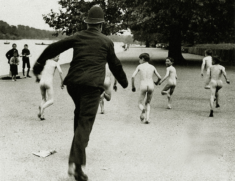 A Royal Parks policeman chasing skinny-dippers. The photo was taken by James Jarché for the Daily Graphic in 1923 © Bridgeman